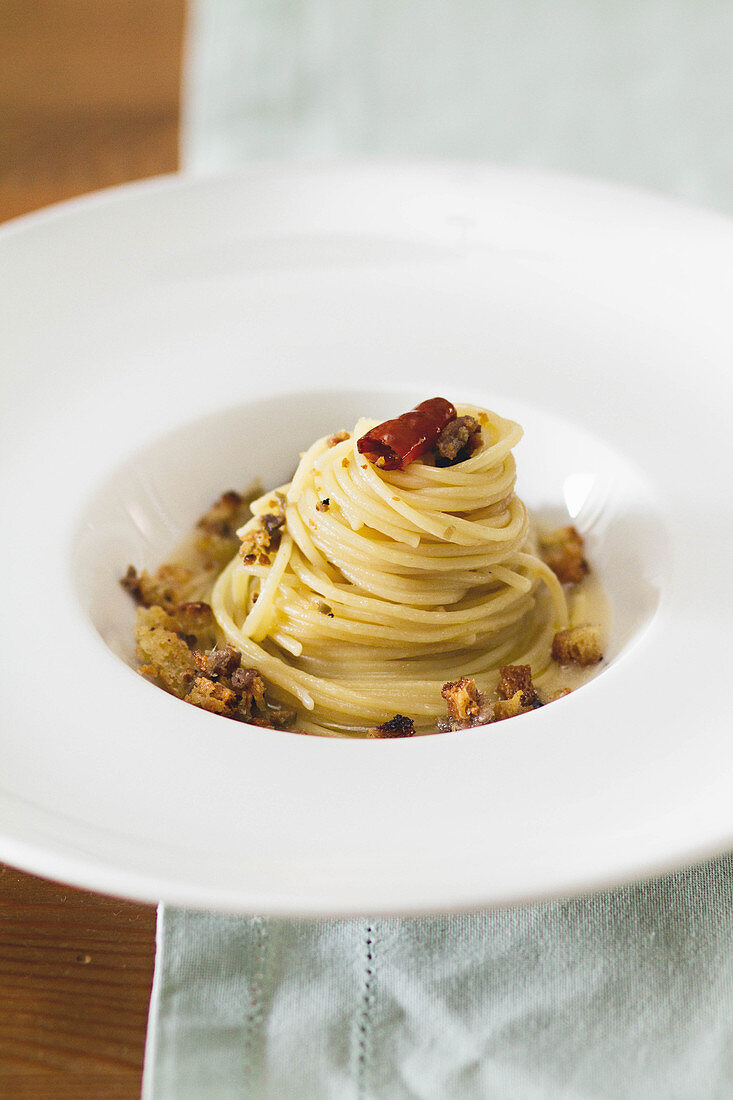 Spaghetti mit Olivenöl, Knoblauch und Chili