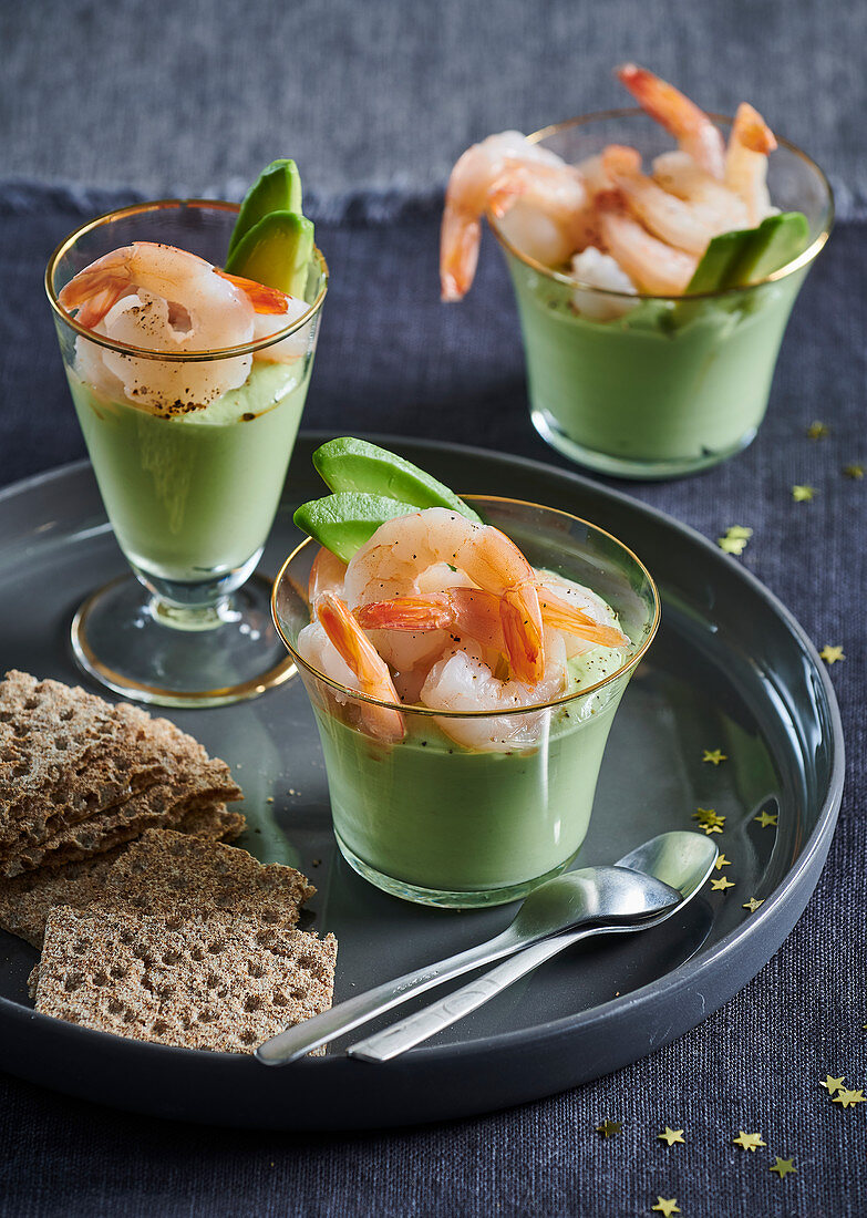 Shrimps with avocado cream