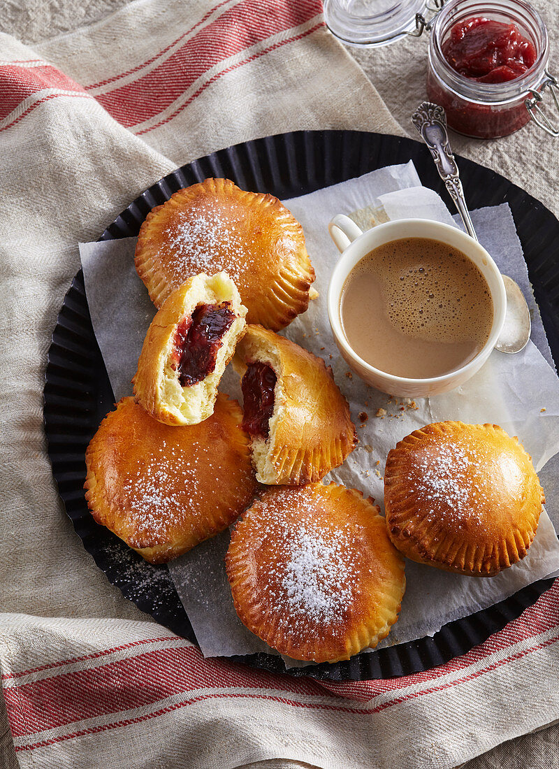 Gebackene Donuts mit Marmeladenfüllung