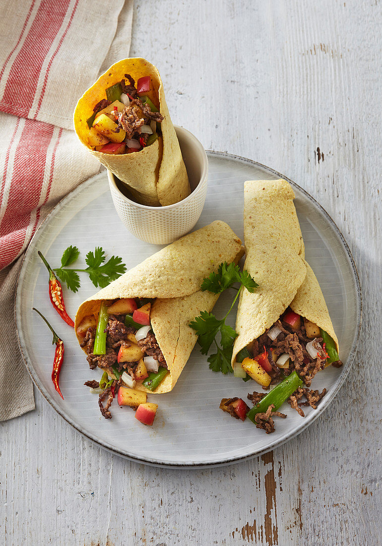 Tortillas with beef and apples