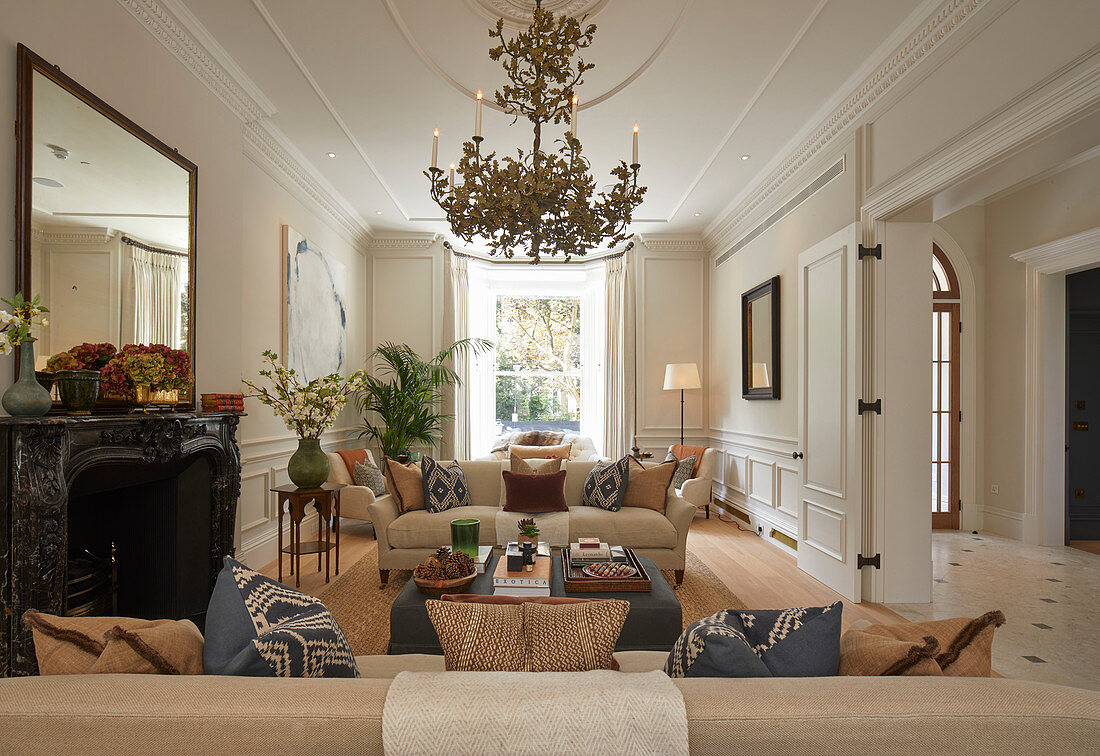 Elegant living room with panelled walls and stucco ceiling