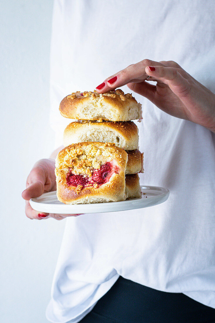 Strawbwerry yeast buns