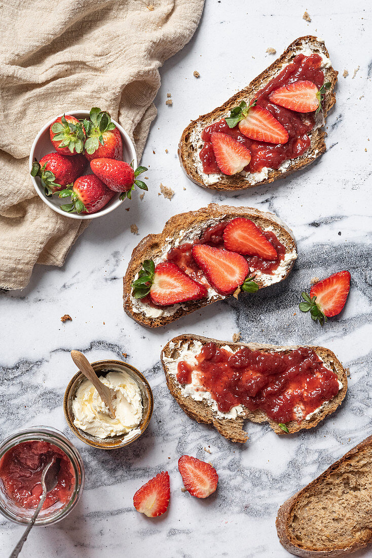 Butter Jam Toasts with fresh Strawberries