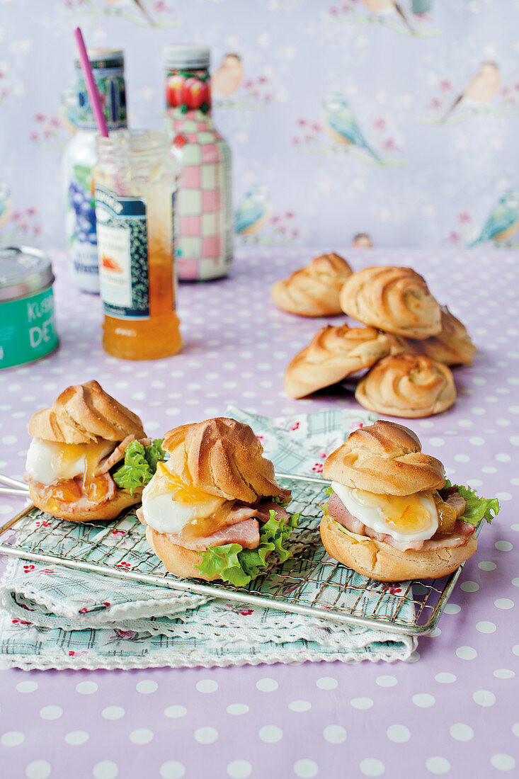 Savoury profiteroles with duck breast and mozzarella