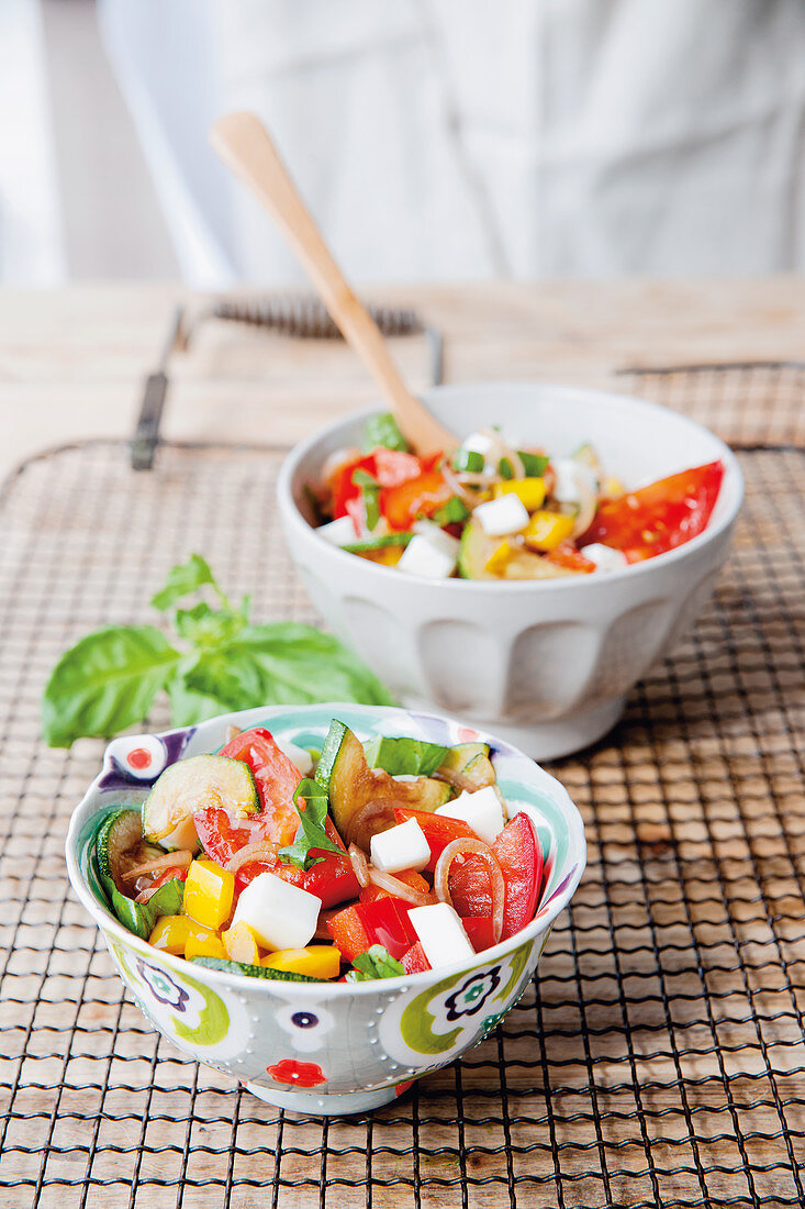 Lukewarm antipasti salad with mozzarella