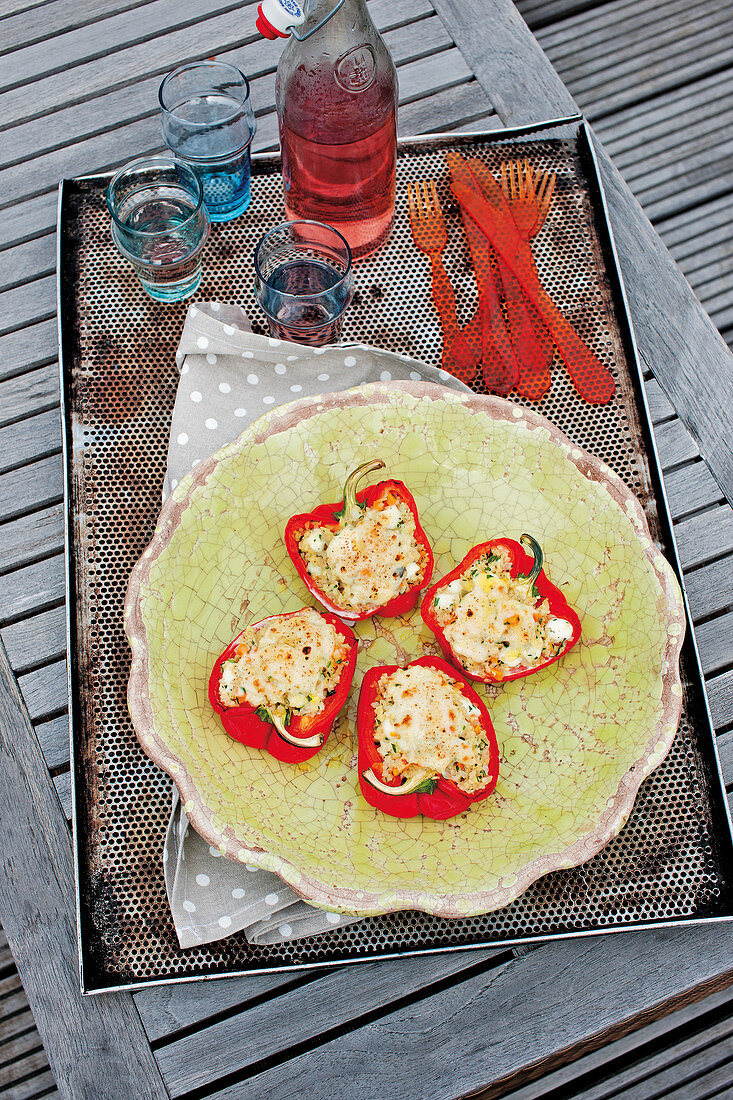 Paprika mit Bulgur-Mozzarella-Füllung