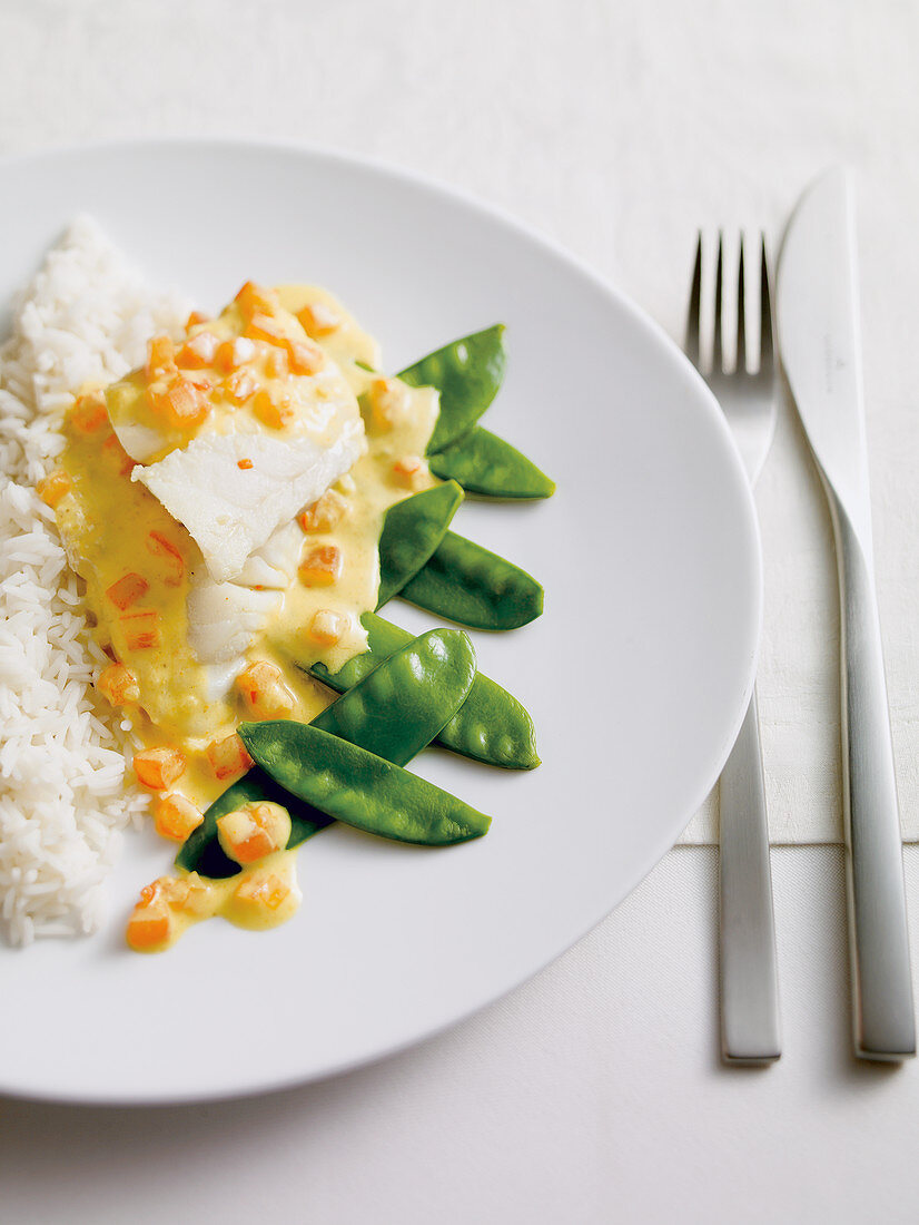 Pangasius fillet in coconut sauce with mange tout