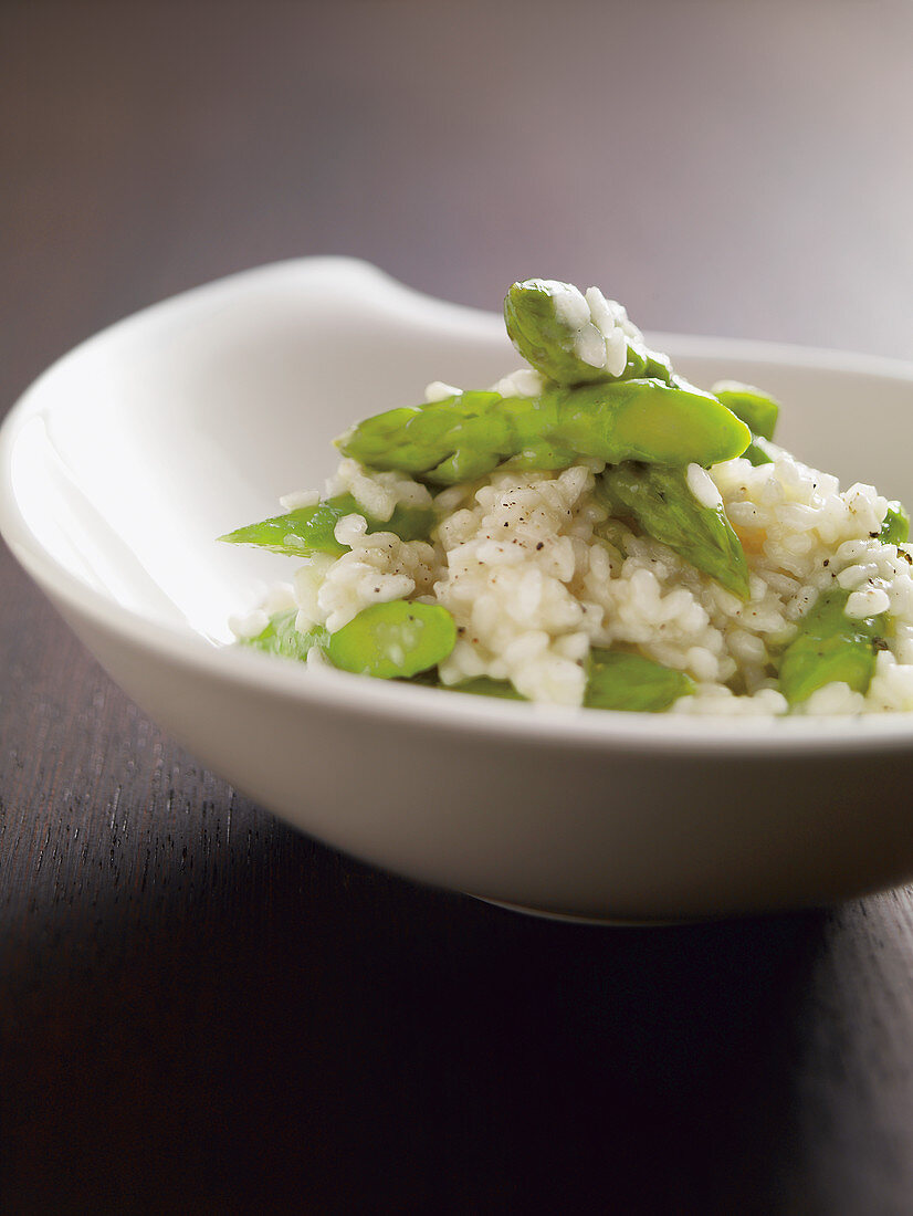 Risotto mit grünem Spargel, Weißwein und Parmesan