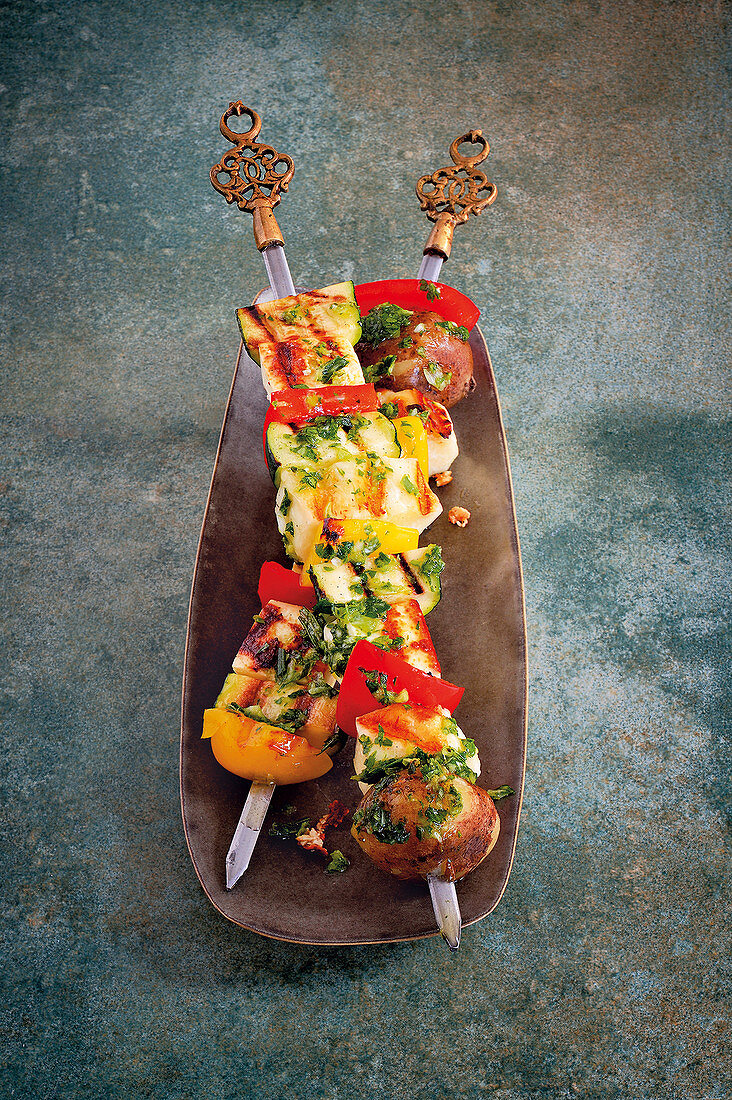 Grilled halloumi vegetable skewers