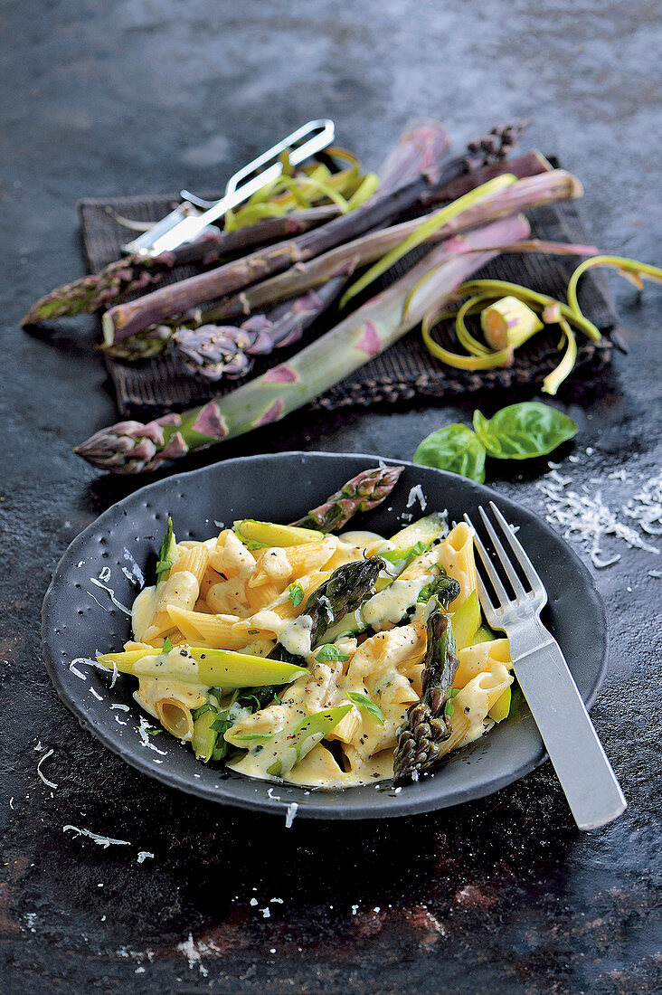 Penne with veggie asparagus 'carbonara'
