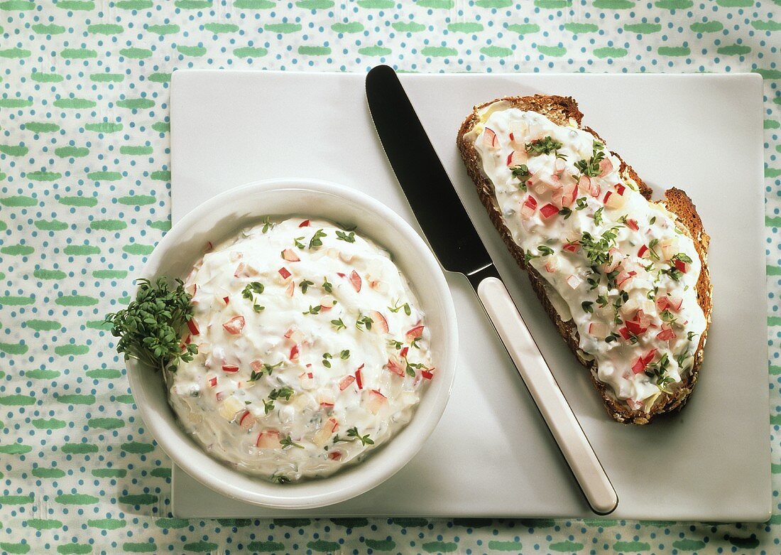 Radieschen-Frischkäse-Creme mit Kresse als Brotaufstrich