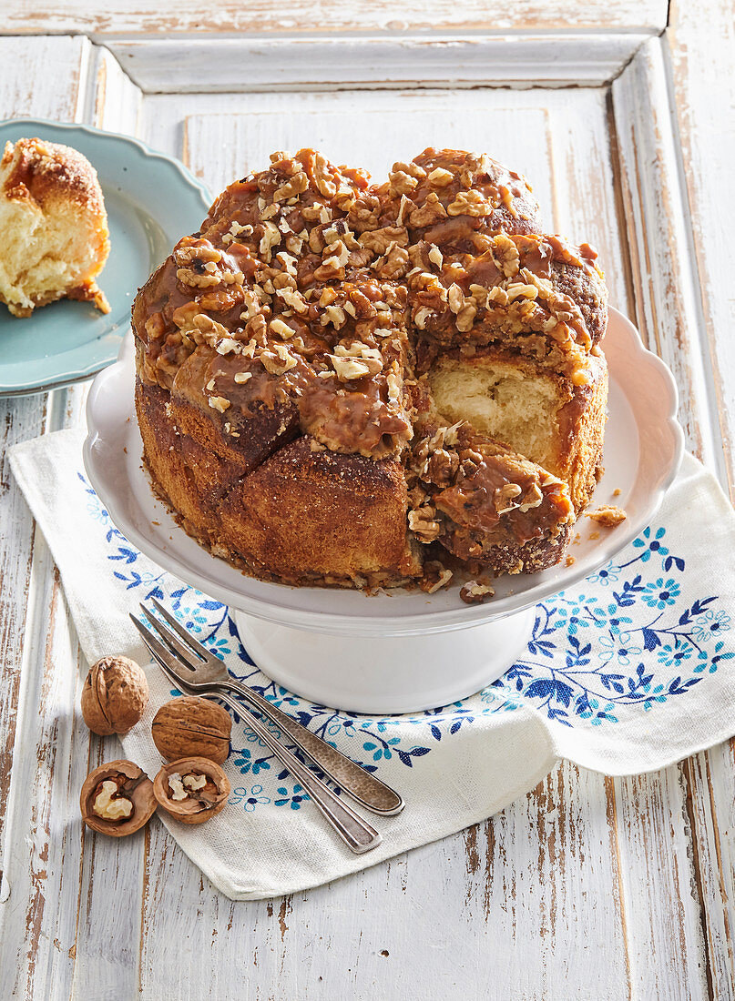 Caramel buns with nuts