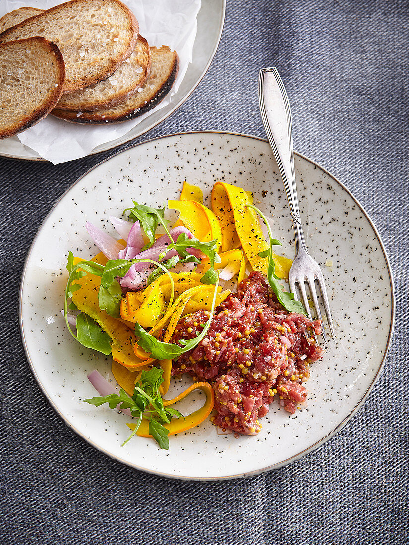 Tartar mit Kürbissalat