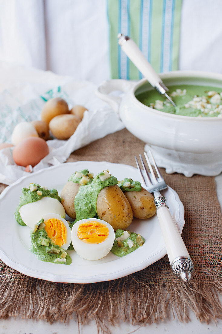 Hard-boiled eggs with potatoes and a herb and mozzarella sauce
