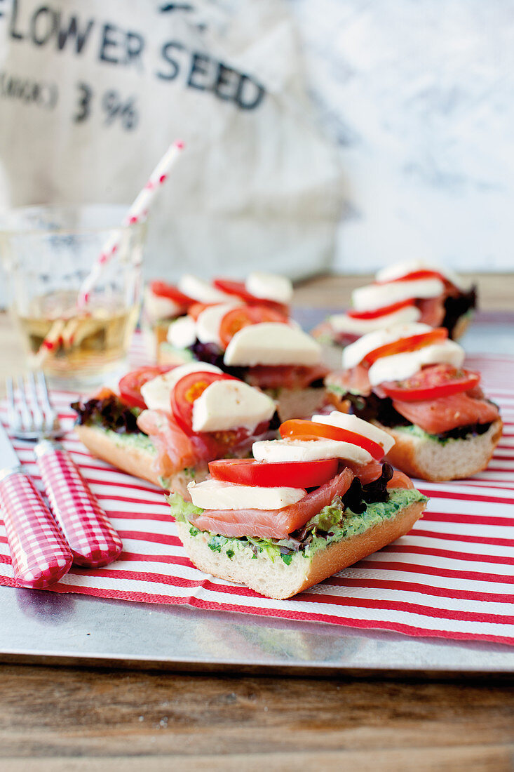 Lachs-Mozzarella-Sandwich