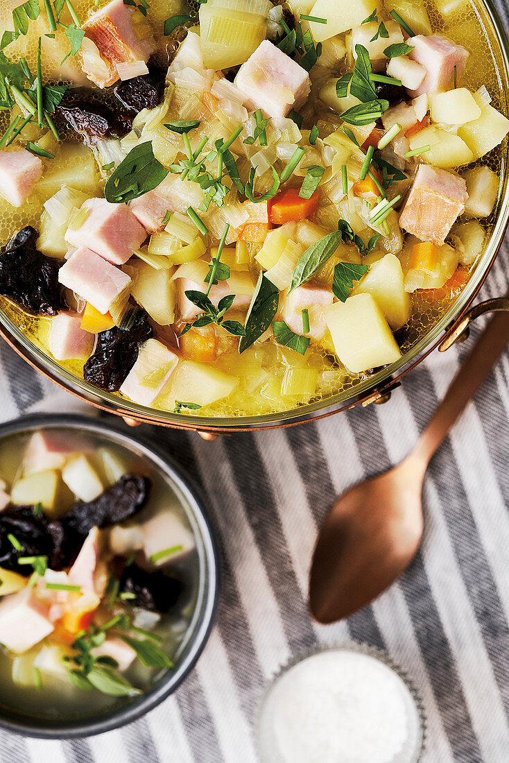 Tüften und Plum (potato soup with smoked pork and prunes, Northern Germany)