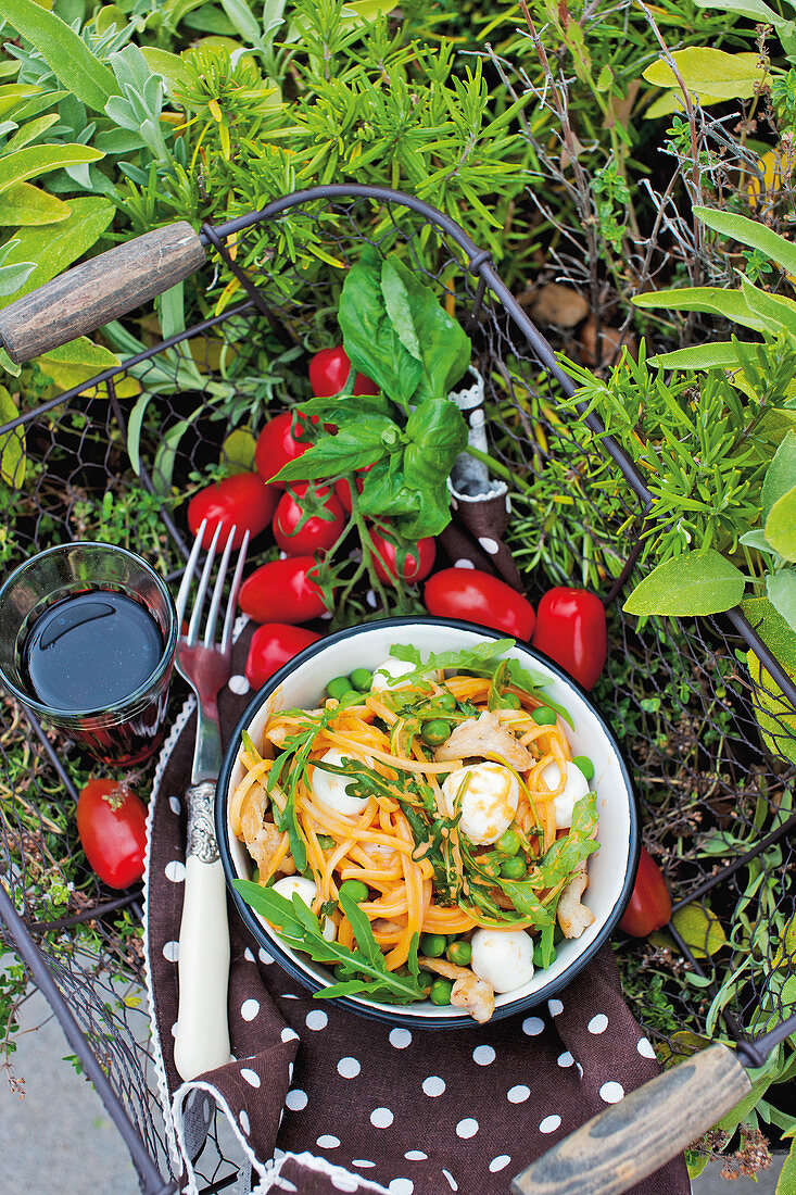 Chicken and rocket pasta with mozzarella