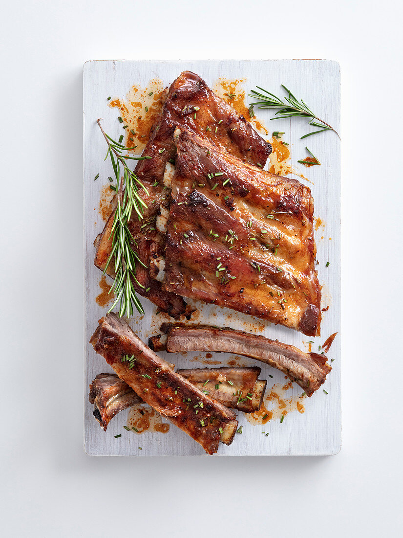 Beer ribs with peppers and rosemary