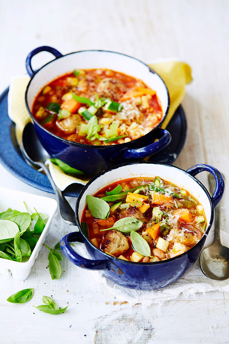 Minestrone with meatballs