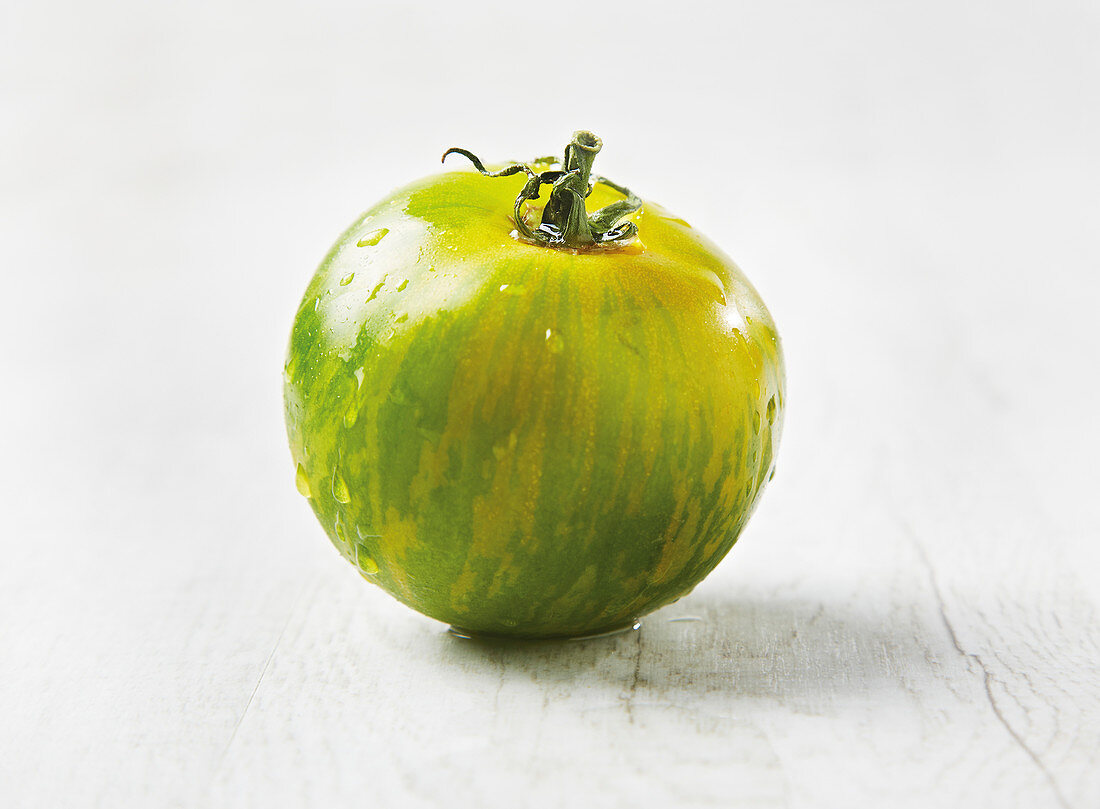 Grüne Tomate der Sorte 'Green Zebra'