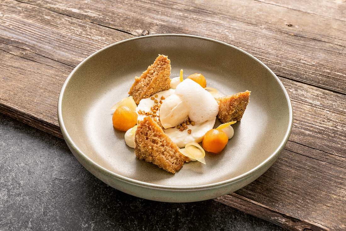 Persimmon, green apple and ginger with buckwheat and sage ice cream