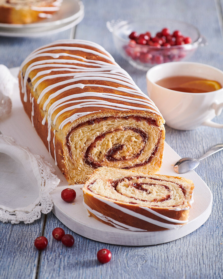 Hefekuchen mit Cranberrymarmelade