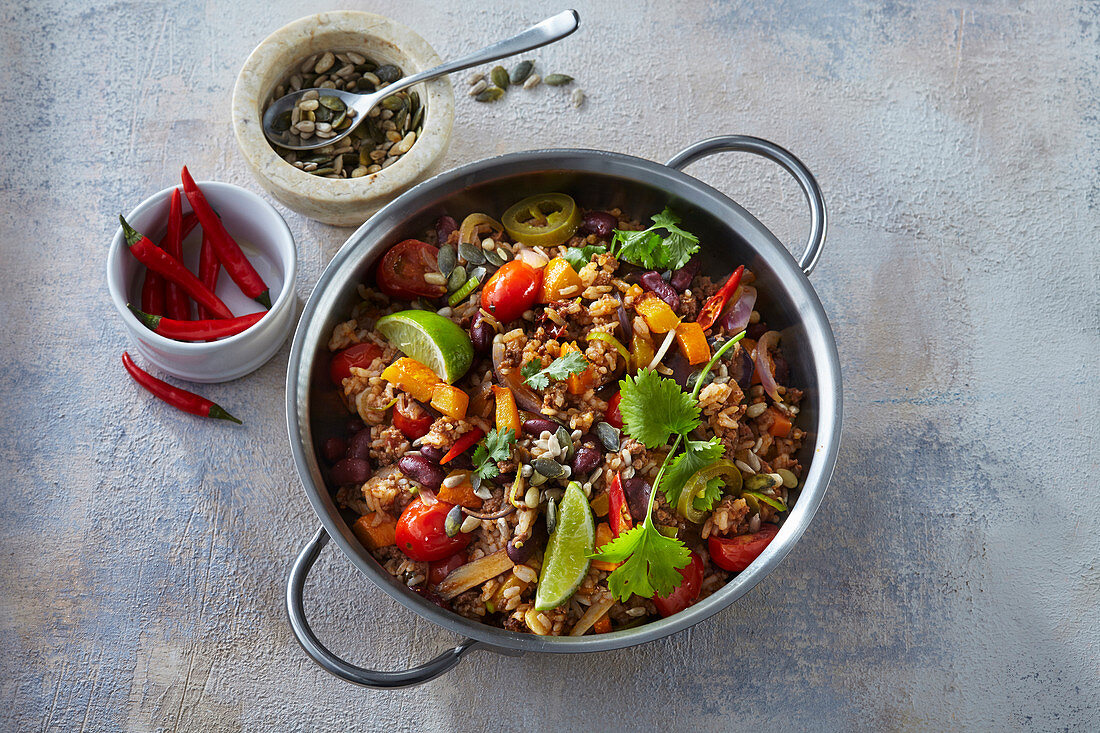 Gebratener Reis mit Chilischoten und Limetten (Mexiko)