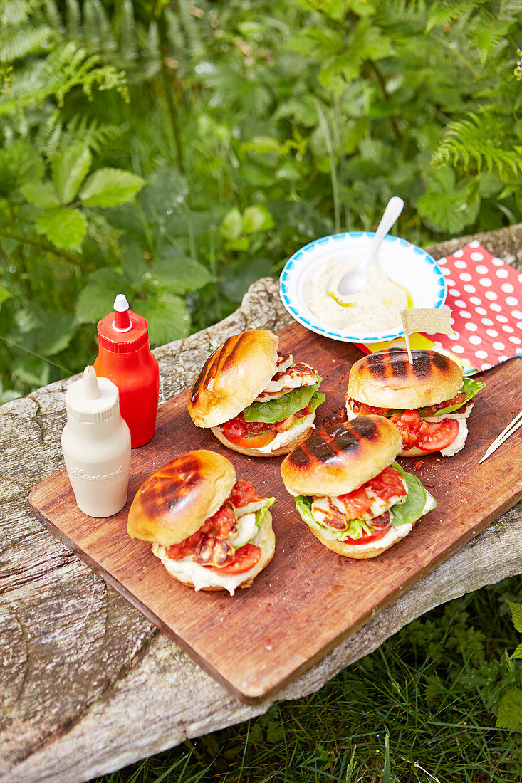 Halloumi-Burger zum Picknick
