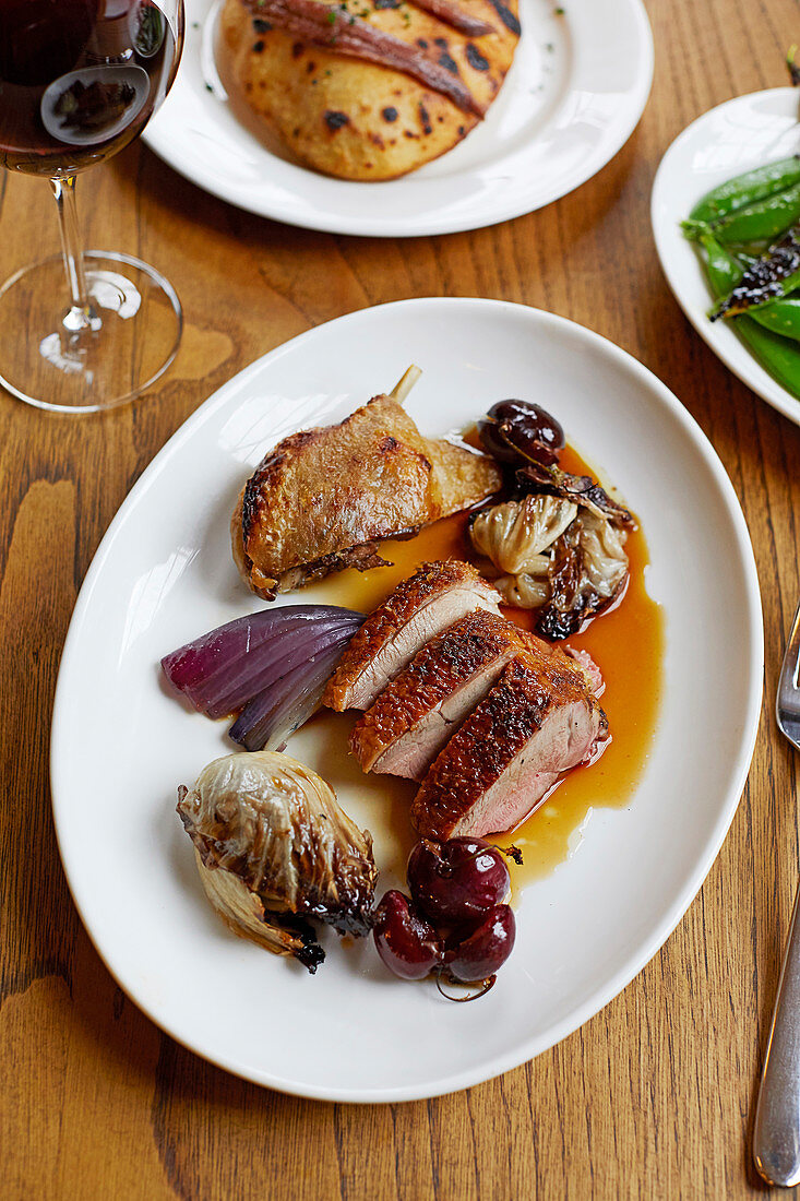 Duck with radicchio and grapes