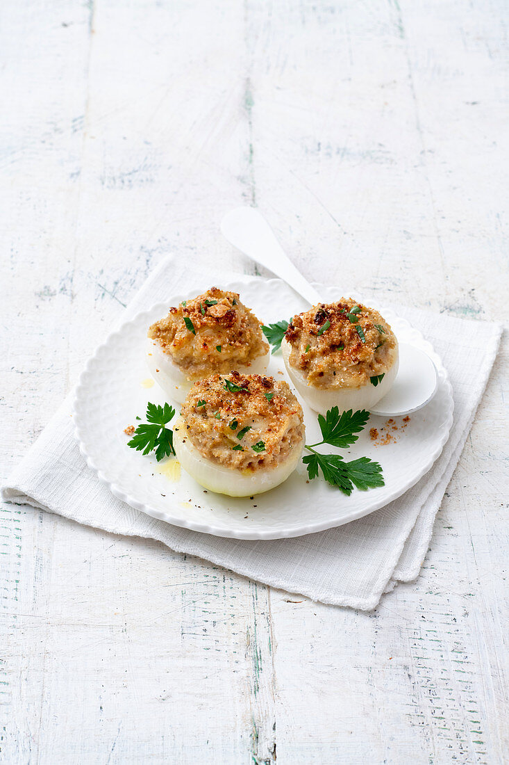 Stuffed roast onions with minced veal and salsiccia