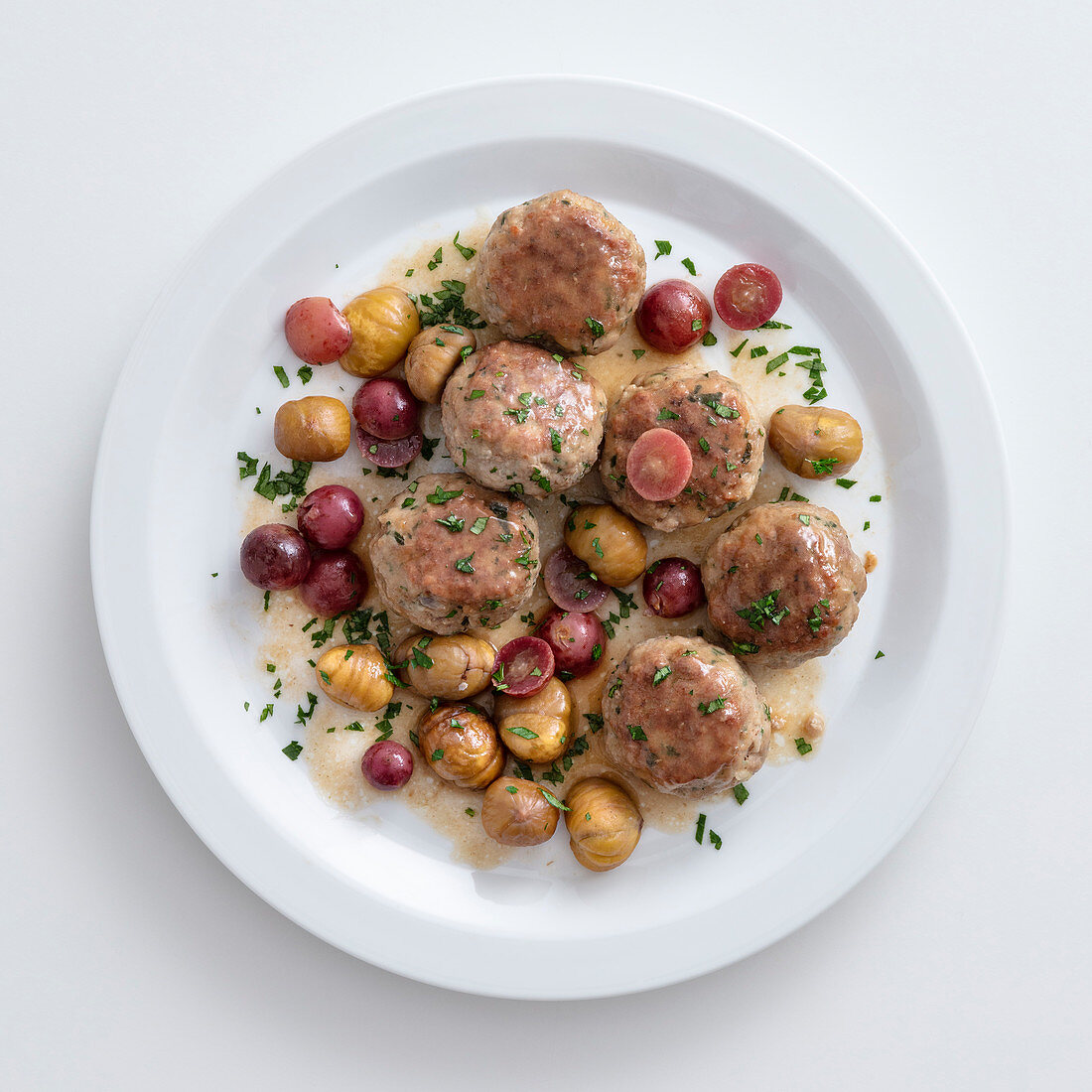 Fleischbällchen mit Kastanien und Trauben