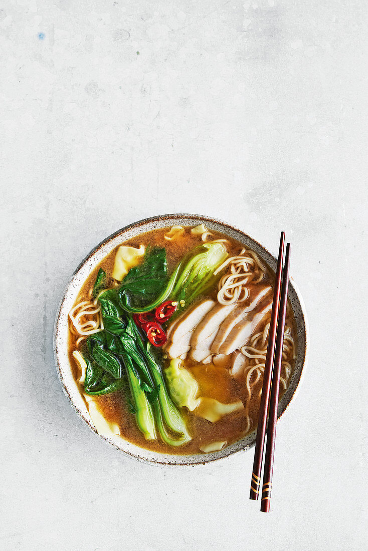Express wonton noodle soup with chicken breast