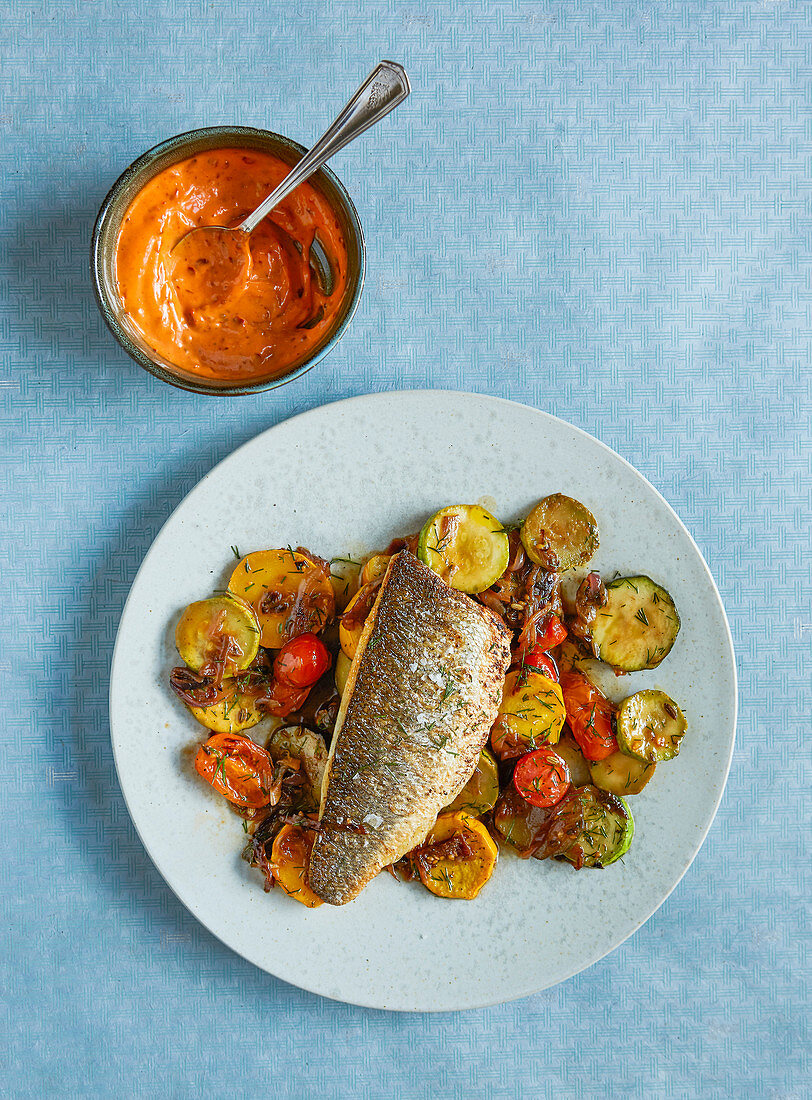 Wolfsbarsch mit geschmorten Zucchini und Harissa-Mayonnaise