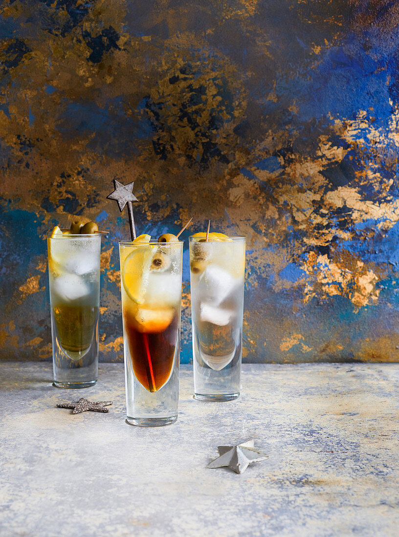 Weihnachtscocktails mit Vermouth und Soda