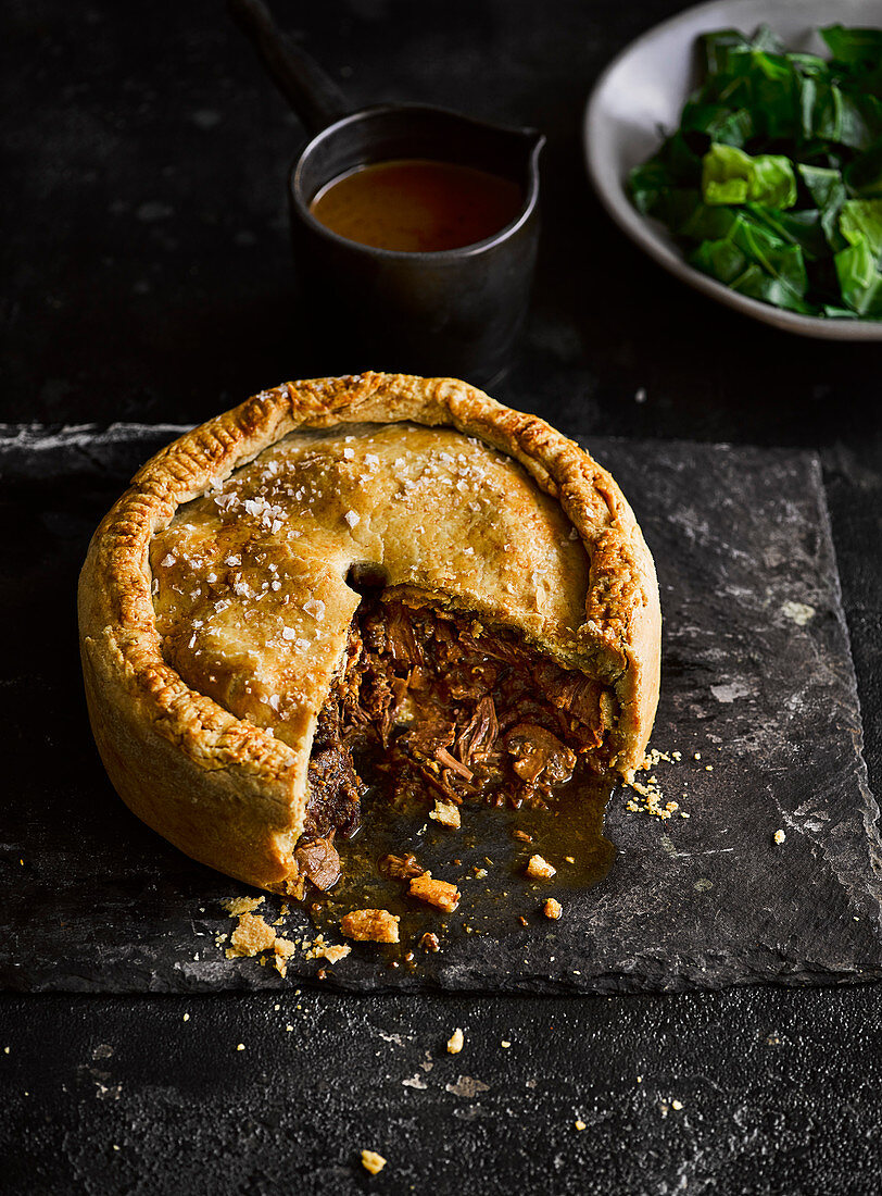 Brisket-Pie mit Miso und Pilzen