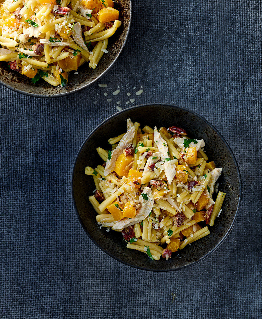 Creamy chicken, squash and pecan pasta