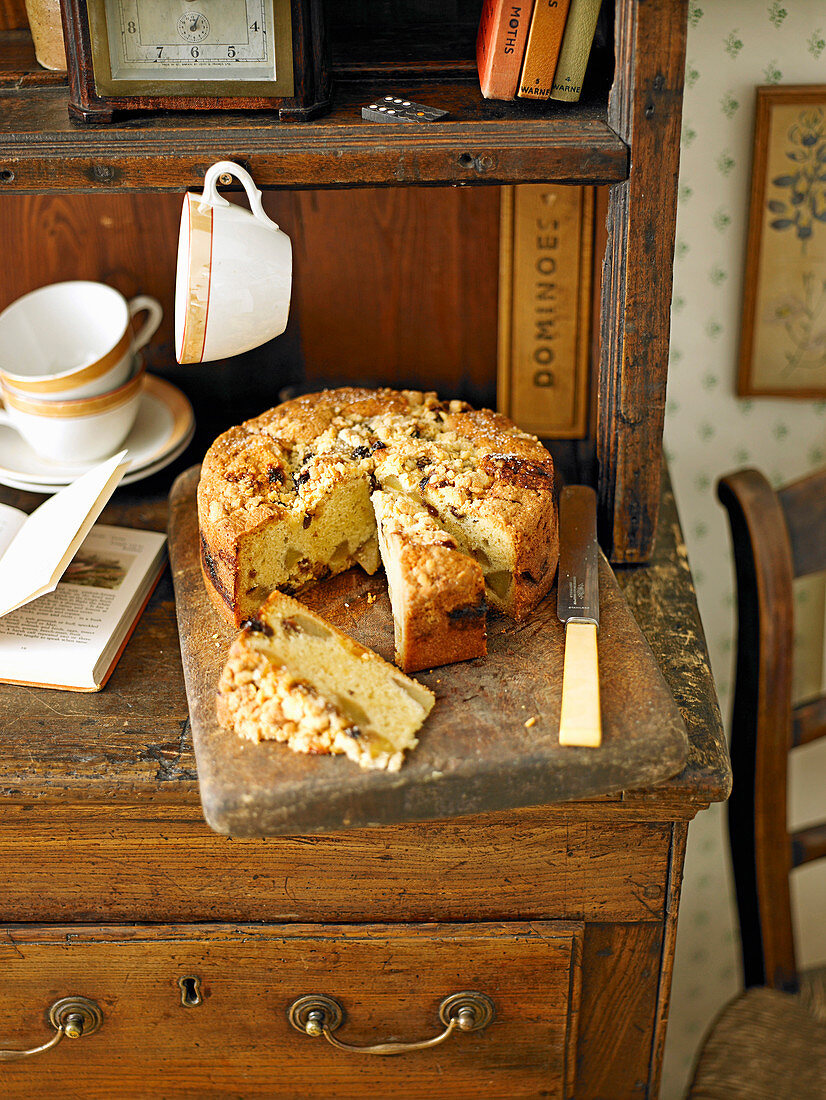 Pear and mincemeat crumble cake