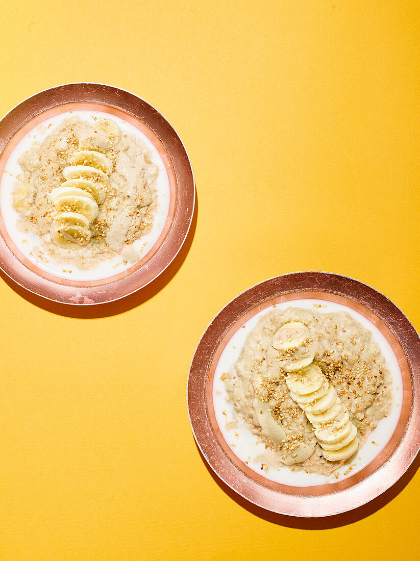 Banana and tahini porridge