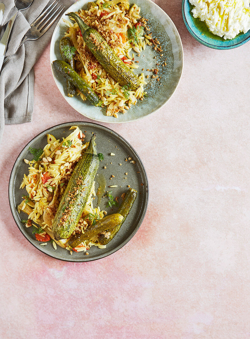 Slow-roasted Zucchini mit Fenchel und Orzo