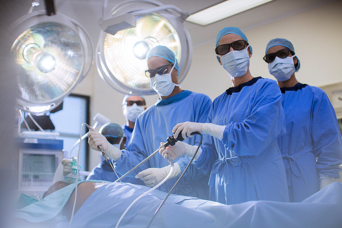 Doctors performing laparoscopic surgery