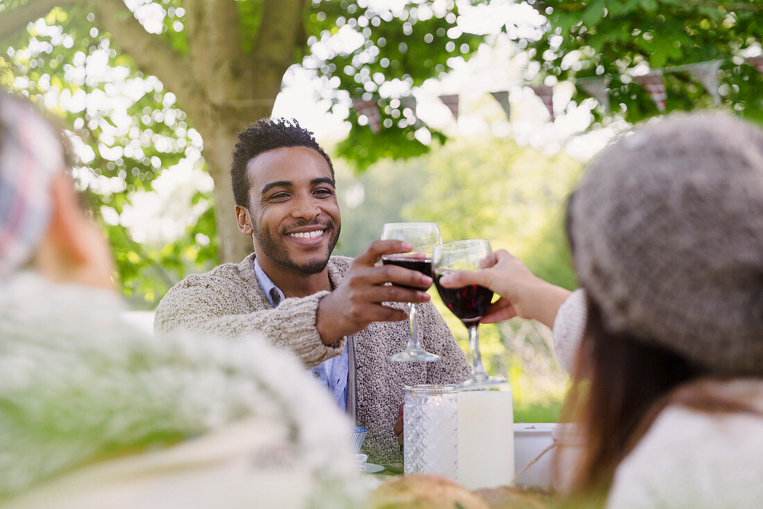 Couple toasting wine glasses