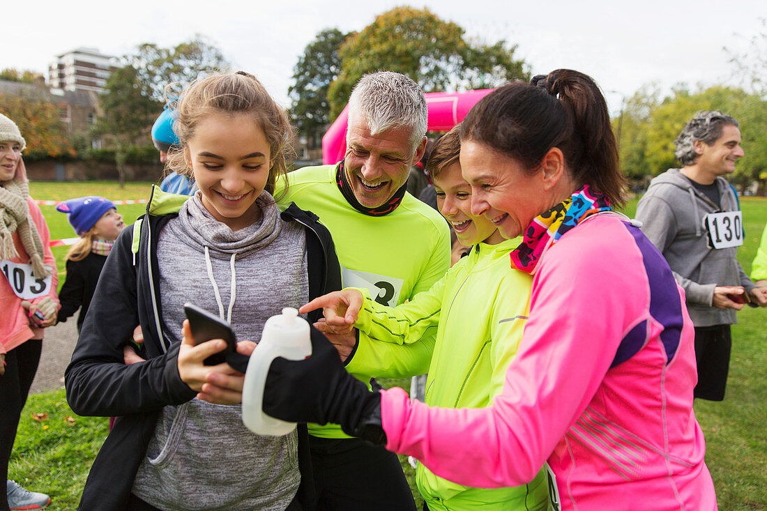 Family runners with smart phone