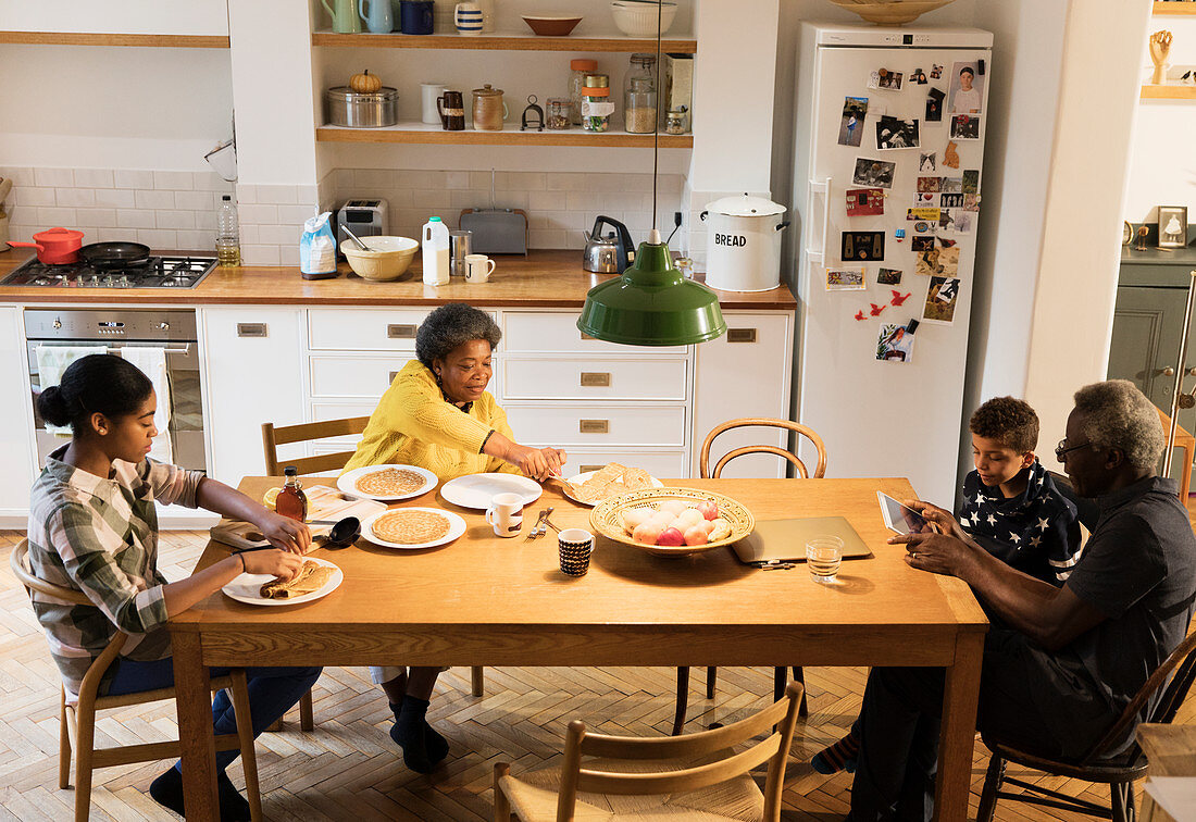 Grandparents and grandchildren eating