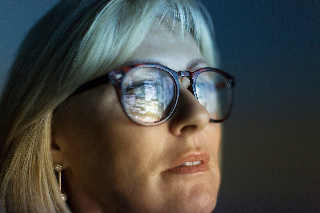 Reflection of screen in businesswoman eyeglasses