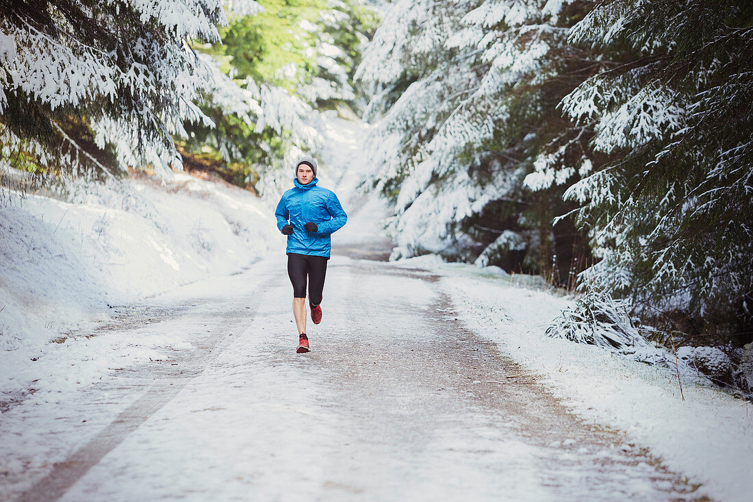 Man jogging in snowy woods