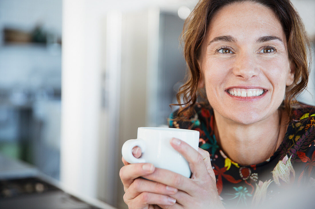 Portrait smiling brunette woman drinking coffee