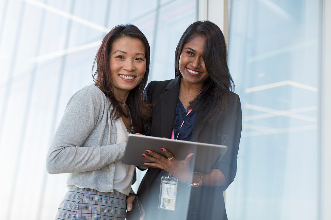 Portrait businesswomen with digital tablet