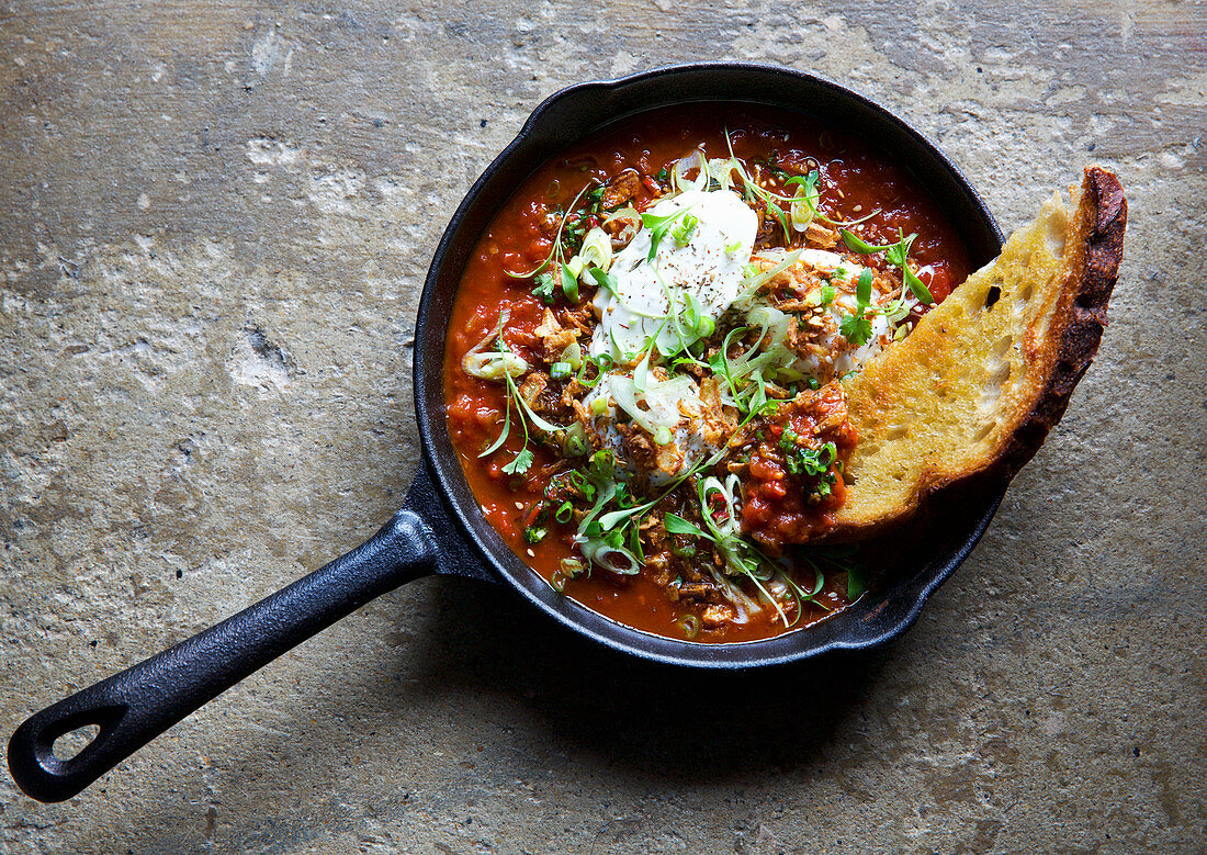 Shakshuka mit Toast