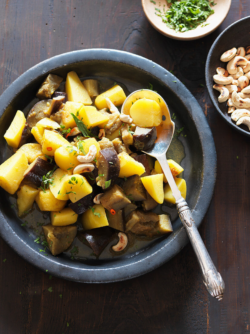 Potato curry with pecans