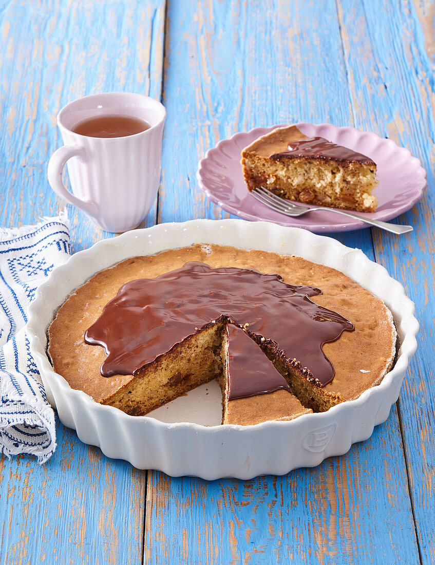 Almond cake with raisins (potted)